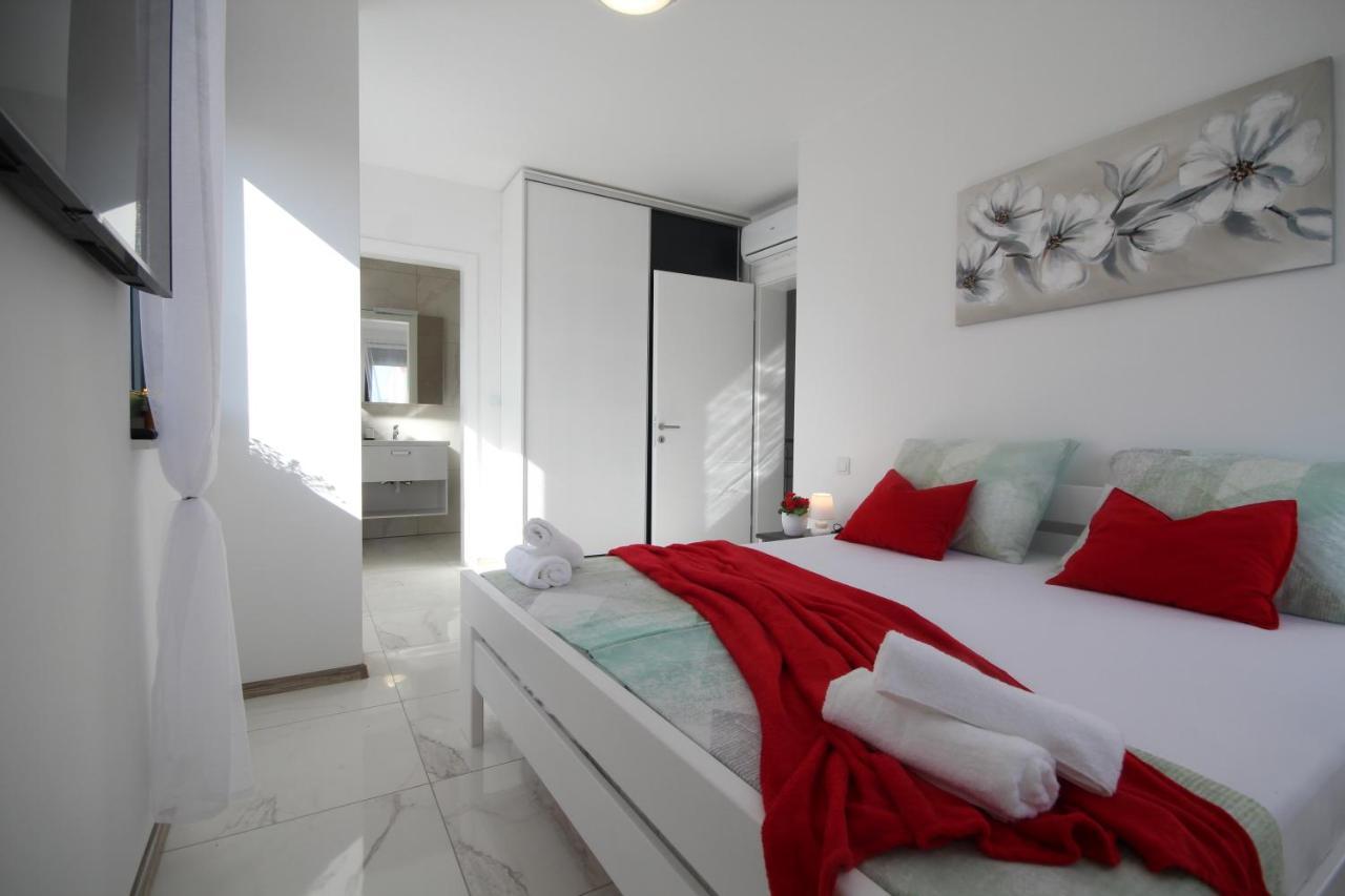 Villa Essenza - Luksuzne Kuce Za Odmor Vodice Eksteriør billede