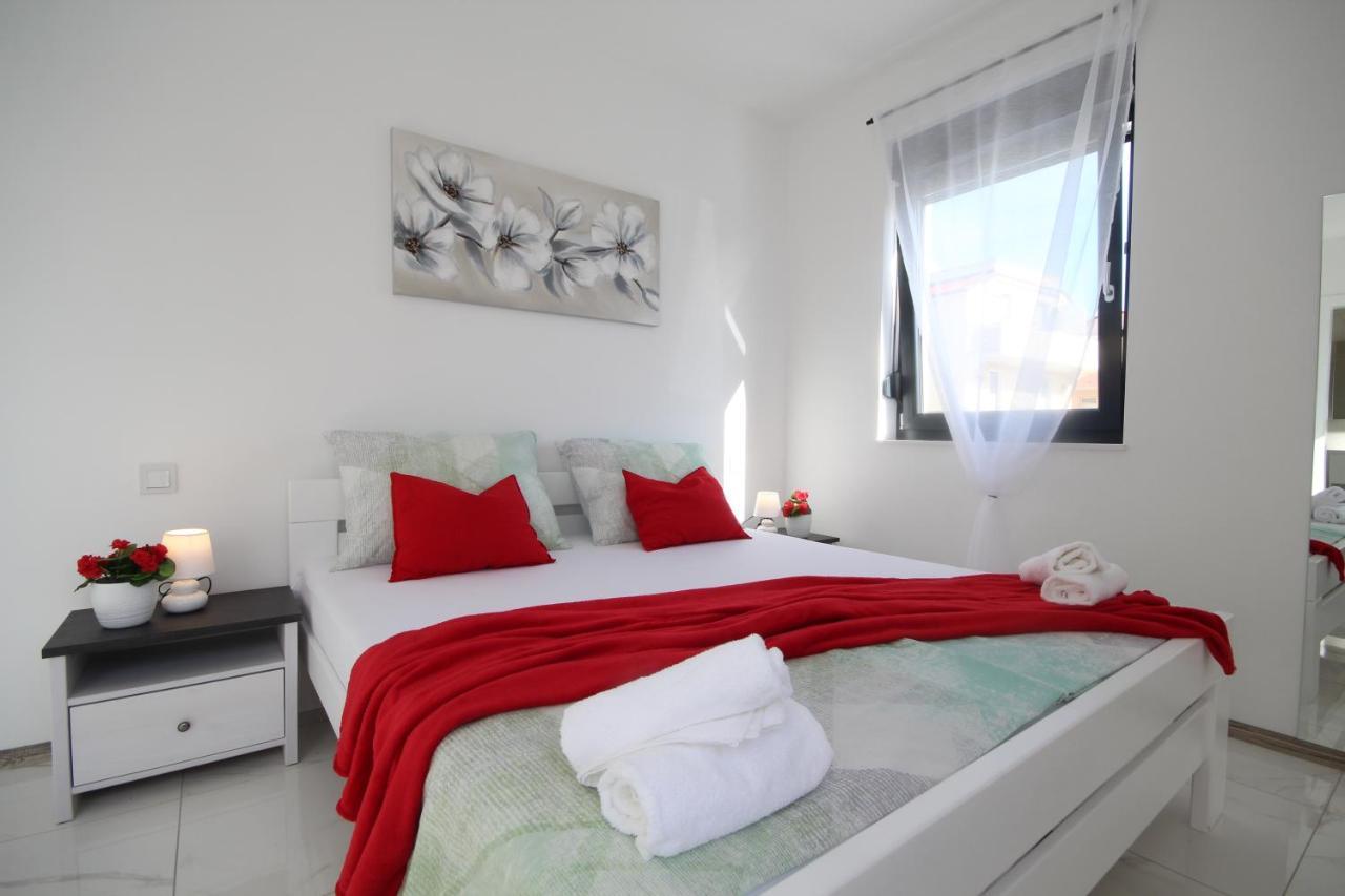 Villa Essenza - Luksuzne Kuce Za Odmor Vodice Eksteriør billede