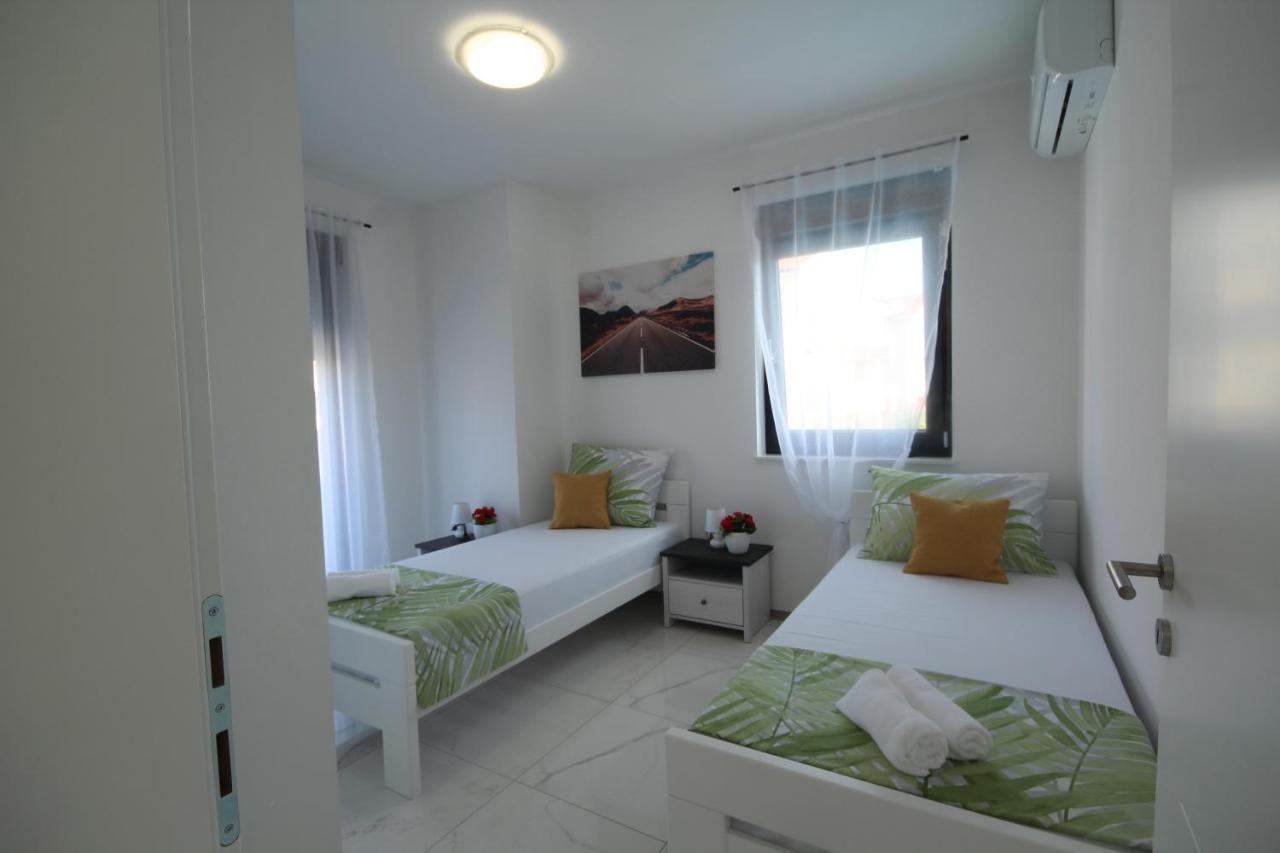 Villa Essenza - Luksuzne Kuce Za Odmor Vodice Eksteriør billede